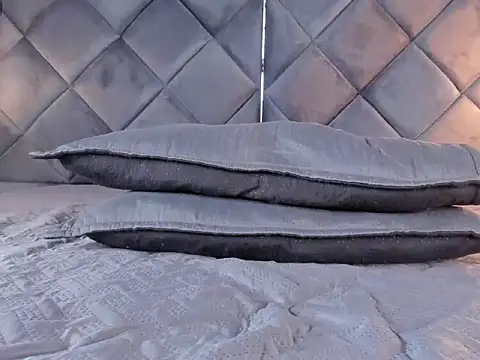 Snapshot of honey-lizzy chatting on 11-28-25, 02:20 honey-lizzy online show from 11-28-25, 02:20