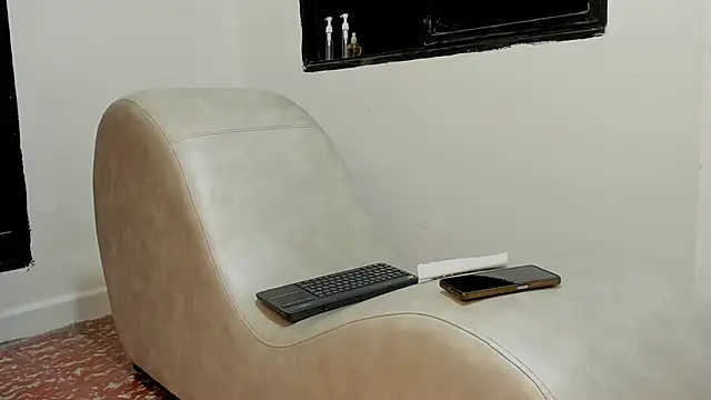 Snapshot of HoneyLovers_OS chatting on 12-02-25, 01:28 HoneyLovers OS online show from 12-02-25, 01:28