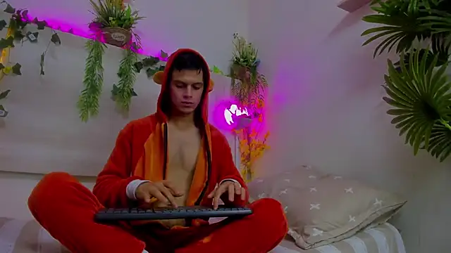 Snapshot of AngelSlimm chatting on 11-29-25, 05:21 AngelSlimm online show from 11-29-25, 05:21