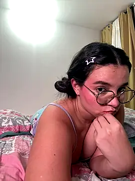 Snapshot of LilBunny_1 chatting on 11-26-25, 12:00 LilBunny 1 online show from 11-26-25, 12:00