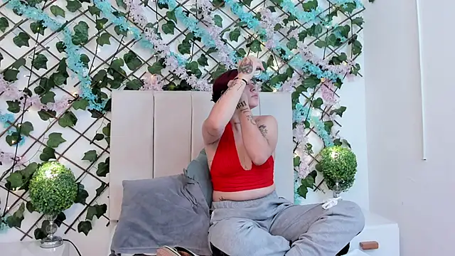 CharlotteBlossom online show from 12-19-25, 09:11