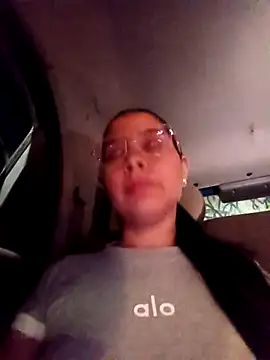 Snapshot of KarelysAC chatting on 11-26-25, 12:44 KarelysAC online show from 11-26-25, 12:44