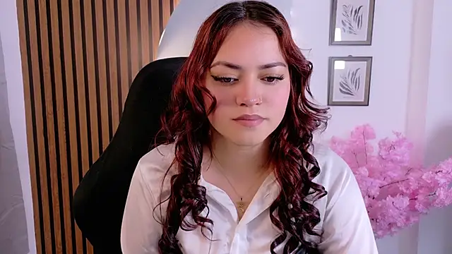 Snapshot of melany-_- chatting on 12-15-25, 12:15 melany- - online show from 12-15-25, 12:15