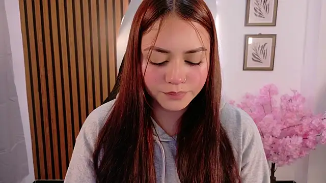 Snapshot of melany-_- chatting on 12-17-25, 01:11 melany- - online show from 12-17-25, 01:11