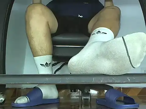 Snapshot of Alphacashmaster777 chatting on 03-18-26, 09:40 Alphacashmaster777 online show from 03-18-26, 09:40