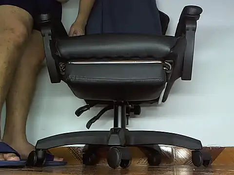 Snapshot of Alphacashmaster777 chatting on 04-09-26, 11:59 Alphacashmaster777 online show from 04-09-26, 11:59