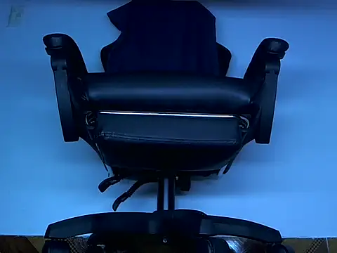 Snapshot of Alphacashmaster777 chatting on 04-13-26, 07:19 Alphacashmaster777 online show from 04-13-26, 07:19