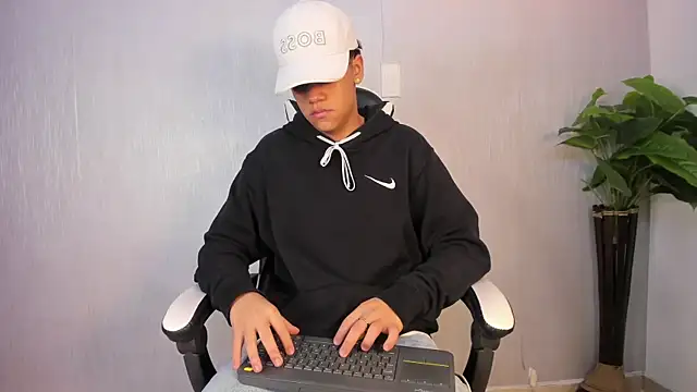 Isaac Collins  online show from 01-10-26, 11:56