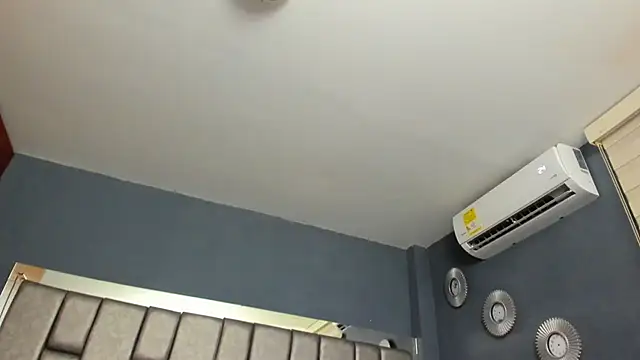 Snapshot of IsaSantoDomingo chatting on 12-13-25, 11:54 IsaSantoDomingo online show from 12-13-25, 11:54