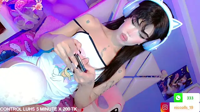 Snapshot of Adara_Princess_ chatting on 11-26-25, 10:49 Adara Princess online show from 11-26-25, 10:49