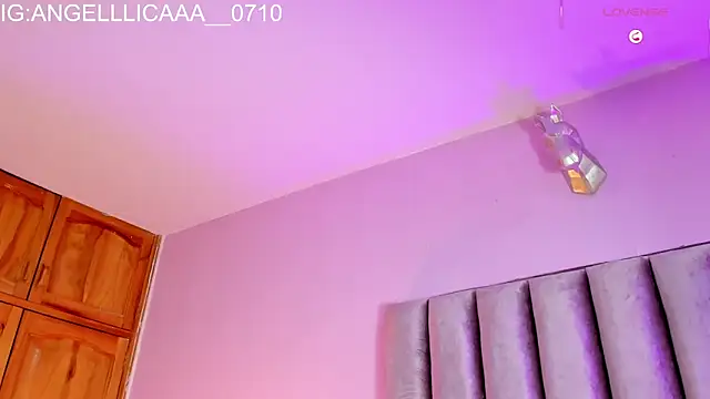 Snapshot of Little_Angelica18 chatting on 02-13-26, 12:34 Little Angelica18 online show from 02-13-26, 12:34