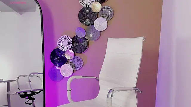 luna cute   online show from 12-17-25, 07:53