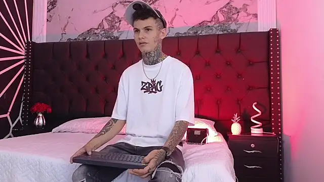 Paulo 527 online show from 07-06-26, 04:20