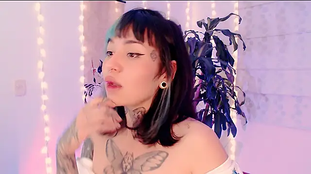 justmartina  online show from 04-01-26, 02:01