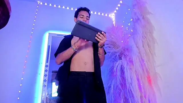 Snapshot of All_fetiche chatting on 11-27-25, 01:02 All fetiche online show from 11-27-25, 01:02