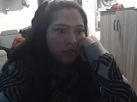 Snapshot of Renatta_Sweet chatting on 05-16-26, 08:18 Renatta Sweet online show from 05-16-26, 08:18