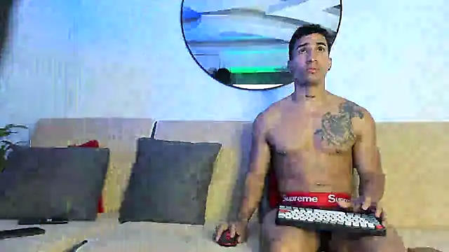 Snapshot of jamesshot chatting on 06-14-26, 03:30 jamesshot online show from 06-14-26, 03:30