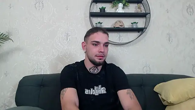 Snapshot of KaneHunter chatting on 12-01-25, 08:03 KaneHunter online show from 12-01-25, 08:03