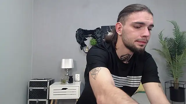 Snapshot of KaneHunter chatting on 12-04-25, 09:12 KaneHunter online show from 12-04-25, 09:12