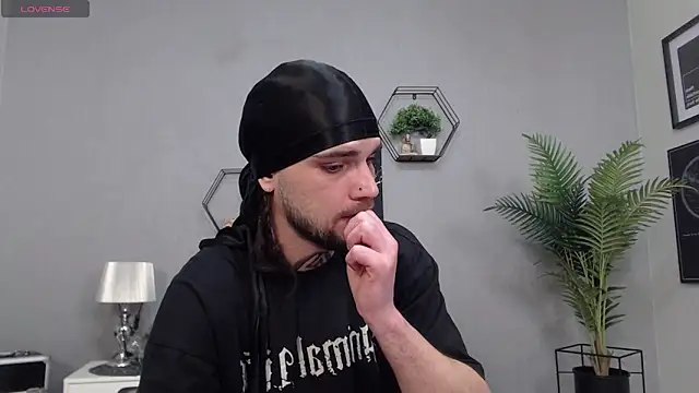 Snapshot of KaneHunter chatting on 04-18-26, 07:07 KaneHunter online show from 04-18-26, 07:07