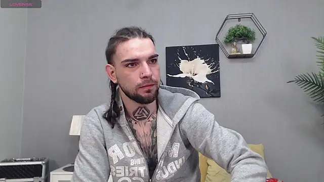 Snapshot of KaneHunter chatting on 04-21-26, 02:51 KaneHunter online show from 04-21-26, 02:51