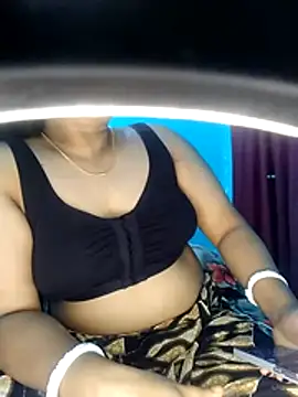 Snapshot of priya2098 chatting on 06-20-26, 06:11 priya2098 online show from 06-20-26, 06:11