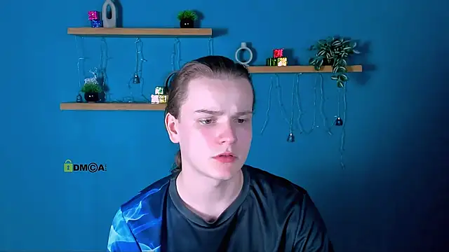 Snapshot of leo_void chatting on 12-19-25, 07:43 leo void online show from 12-19-25, 07:43