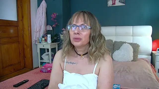 Cougar Milff online show from 04-05-26, 02:03