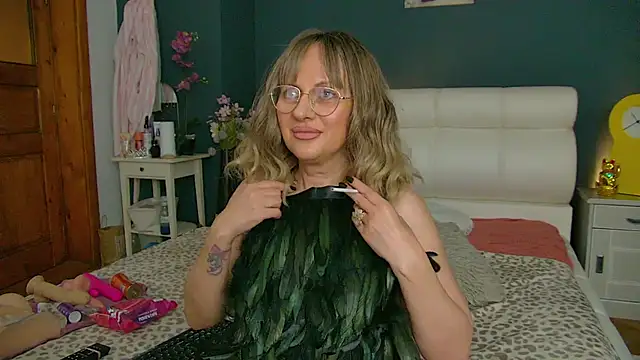 Cougar Milff online show from 05-27-26, 07:55