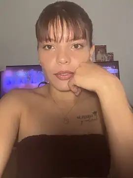 Snapshot of Zoe_mayers chatting on 05-11-26, 02:23 Zoe mayers online show from 05-11-26, 02:23