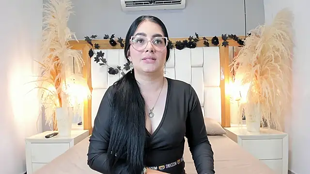 Snapshot of GabyJhons chatting on 12-16-25, 06:13 GabyJhons online show from 12-16-25, 06:13