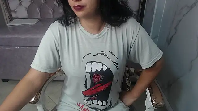 Evangeline b online show from 11-28-25, 01:03