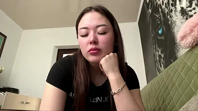 CurietHana1 online show from 12-21-25, 04:41