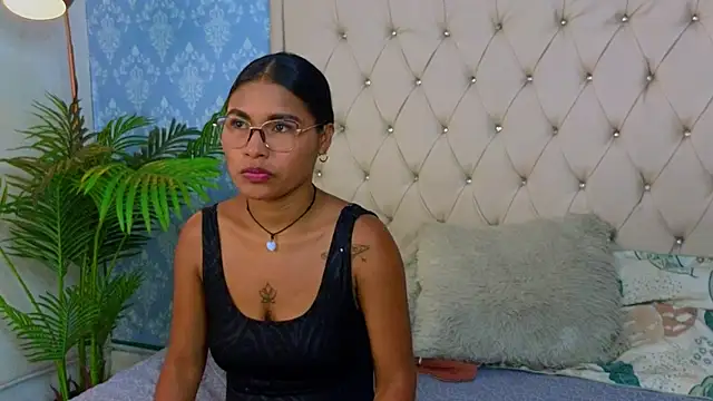 Miaa Collinss online show from 11-28-25, 08:33