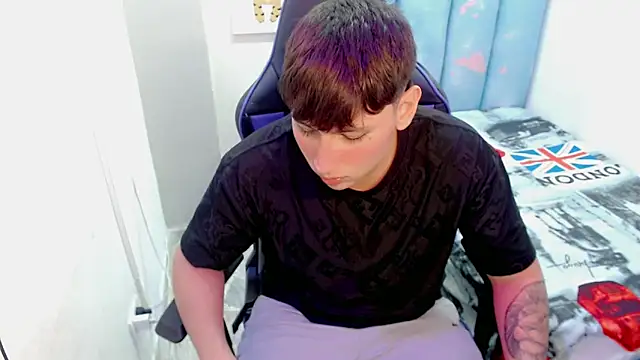 Snapshot of d_moneyy_ chatting on 11-28-25, 08:33 d moneyy online show from 11-28-25, 08:33