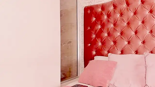Snapshot of salome_moon_ chatting on 07-30-26, 12:15 salome moon online show from 07-30-26, 12:15
