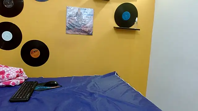 Snapshot of thecatsweet833 chatting on 12-02-25, 06:58 thecatsweet833 online show from 12-02-25, 06:58