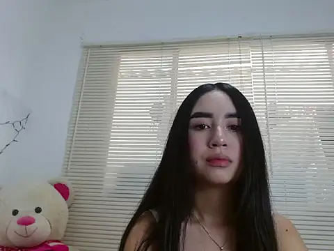 SiennaLorens online show from 12-19-25, 02:46