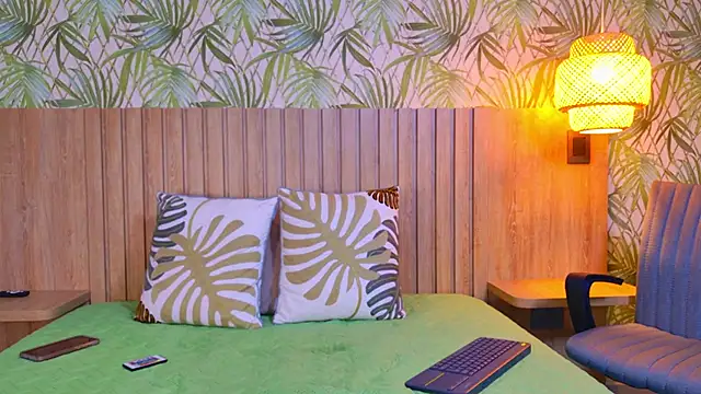 Mia Cullen online show from 02-24-26, 12:03