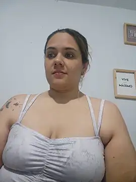LoreinnFox online show from 04-28-26, 04:06
