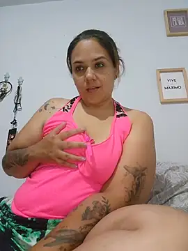 LoreinnFox online show from 05-20-26, 03:56