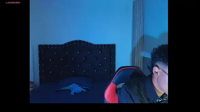 thian blakee online show from 11-29-25, 04:37