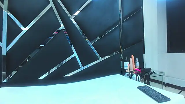 Alyssa Noah online show from 04-15-26, 03:02