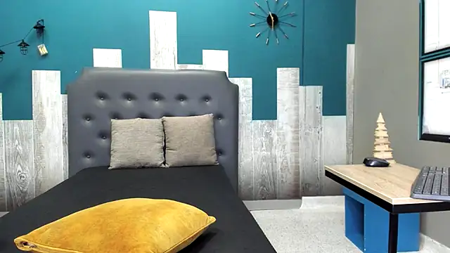 Snapshot of brian_tattoo chatting on 12-01-25, 12:43 brian tattoo online show from 12-01-25, 12:43