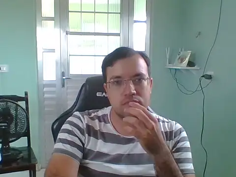 Snapshot of Silvakkfitk chatting on 11-30-25, 01:37 Silvakkfitk online show from 11-30-25, 01:37