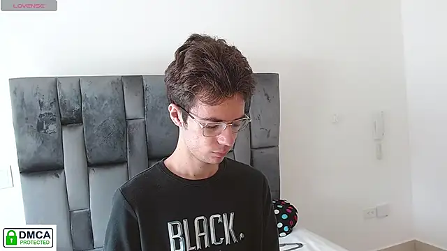 SaccharineSin online show from 11-28-25, 04:53