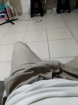 Snapshot of cristian112090 chatting on 09-27-25, 03:33 cristian112090 online show from 09-27-25, 03:33