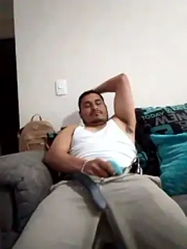 cristian112090 online show from 02-05-26, 11:53