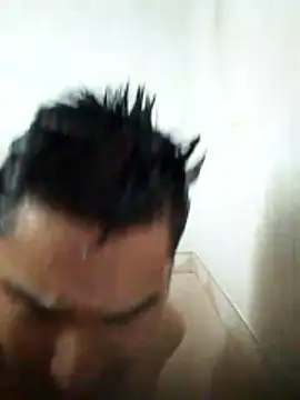 Snapshot of cristian112090 chatting on 06-14-26, 06:04 cristian112090 online show from 06-14-26, 06:04