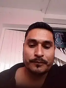 Snapshot of cristian112090 chatting on 07-18-26, 12:04 cristian112090 online show from 07-18-26, 12:04